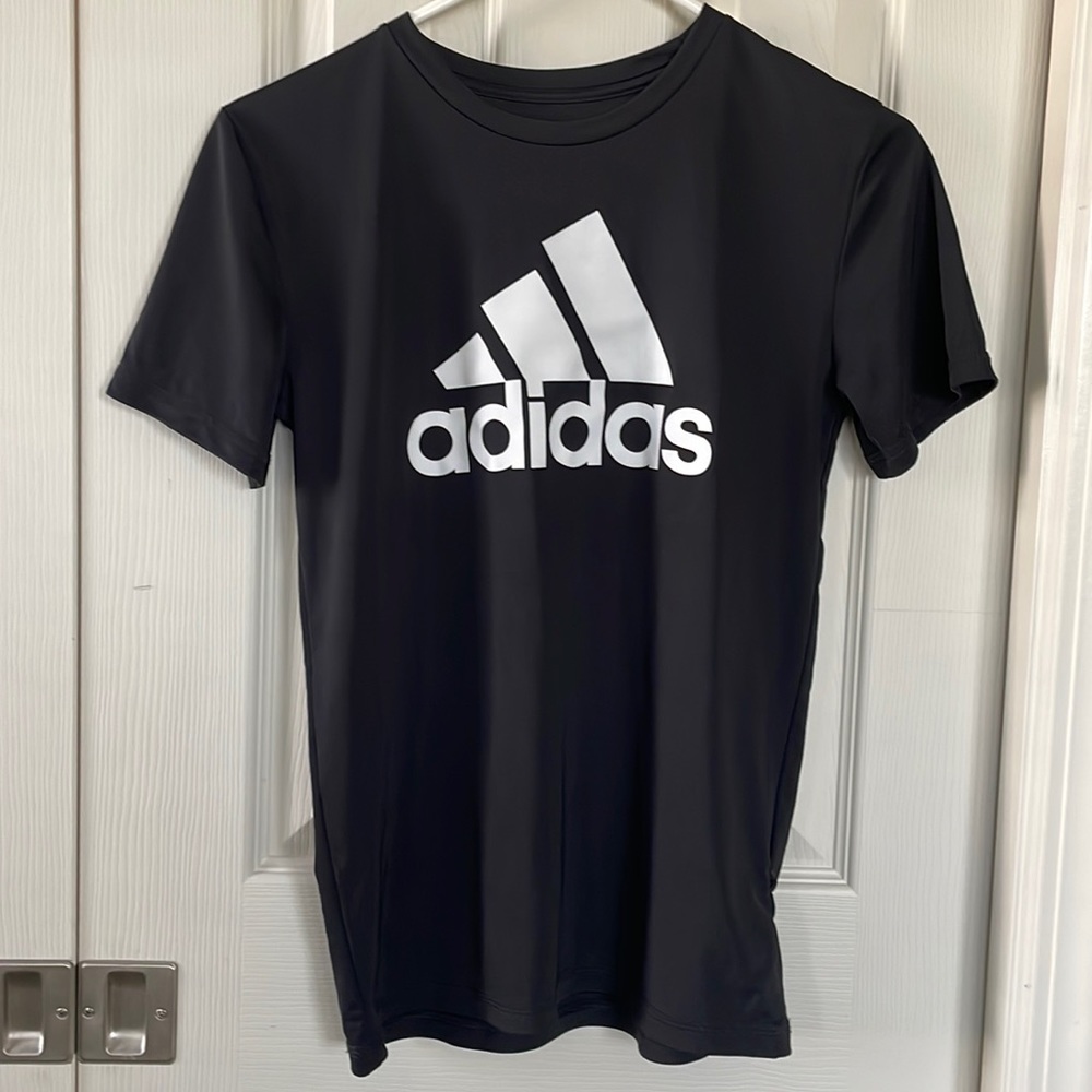 Adidas tee